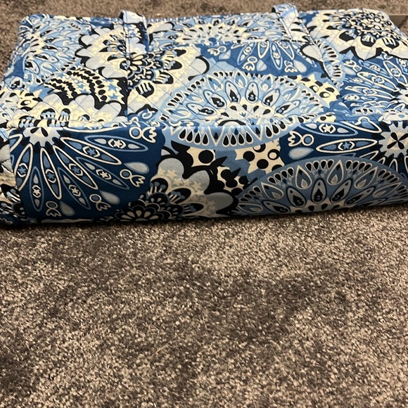 Vera Bradley Turnlock Tote,Blue Star Medallion,large, organized,Christmas gift - Picture 11 of 13